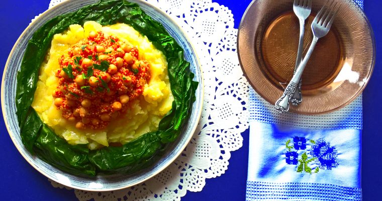 Chickpeas and Quinoa in Tomato Sauce With Spinach And Mashed Potatoes