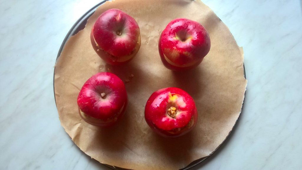 baked-apples-with-buckwheat-and-walnuts-filling