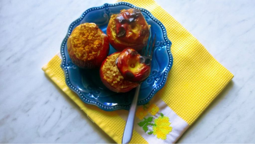 Baked Apples with Buckwheat and Walnuts Filling