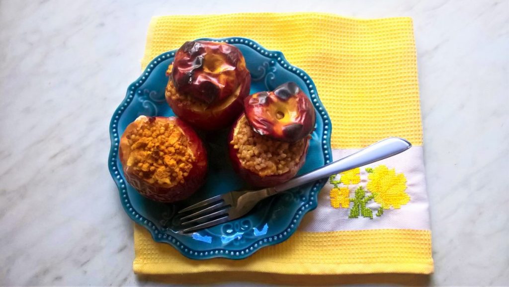 baked-apples-with-buckwheat-and-walnuts-filling