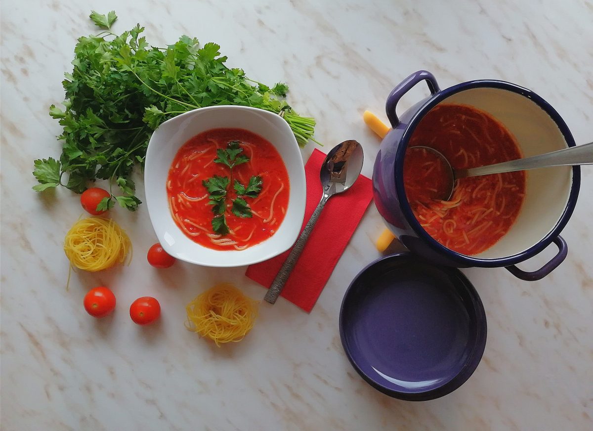 Easy and light tomato soup